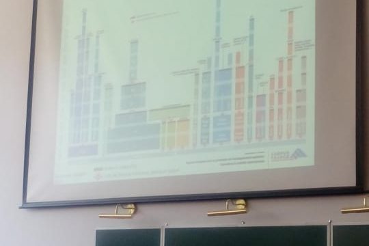 41452238_257749451735825_4949689108420100096_n